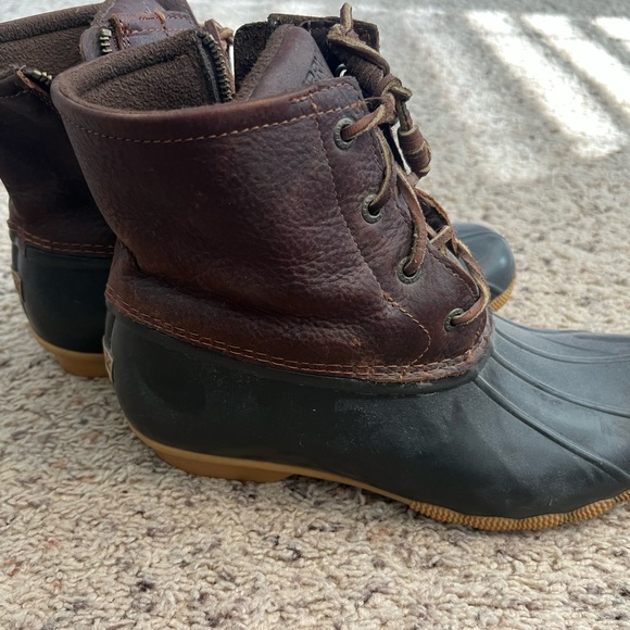 brown and black sperry duck boots